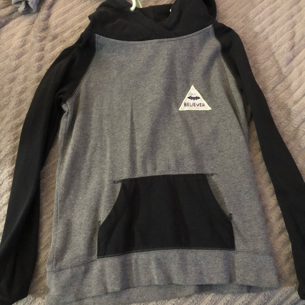 Medium Alien Believe Sweatshirt.